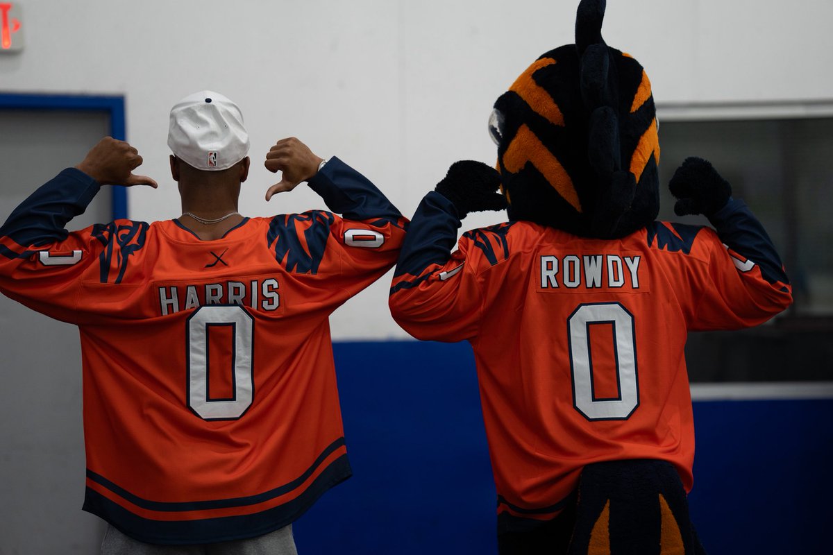 An incredible night to open our season vs Texas Tech! Huge thank you to @rowdyutsa and Frank Harris for the support, with Frank taking center ice for the ceremonial puck drop 🙌 

Proud to rep UTSA &amp; San Antonio on the ice thank you Roadrunners ! 🤙

#UTSAHockey x #UTSAFootball”