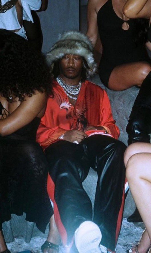 wwaytooyoung's tweet image. I’ve said this before about him and I’ll say it again.

There are 4 stages of the sad nigga cycle after a breakup, he already got money and posted himself working out. This is stage 3.  😭😭😭