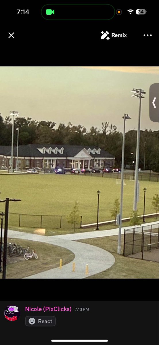 allisonbailey77's tweet photo. @uncw  it took 45 mins for you to send an alert about this dude walking on campus with a gun 👀 45 mins to tell them to shelter in place!!!! https://t.co/Jq0I5xN0oI