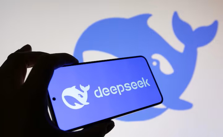 MarioNawfal's tweet image. 🚨🇨🇳 CHINA’S DEEPSEEK CLAIMS IT BUILT A CHATGPT RIVAL FOR $294K

Hangzhou-based DeepSeek just dropped a flex in Nature: its reasoning-focused R1 model cost only $294,000 to train - pocket change compared to the $100M+ U.S. giants like OpenAI have hinted at.

How? A cluster of 512…