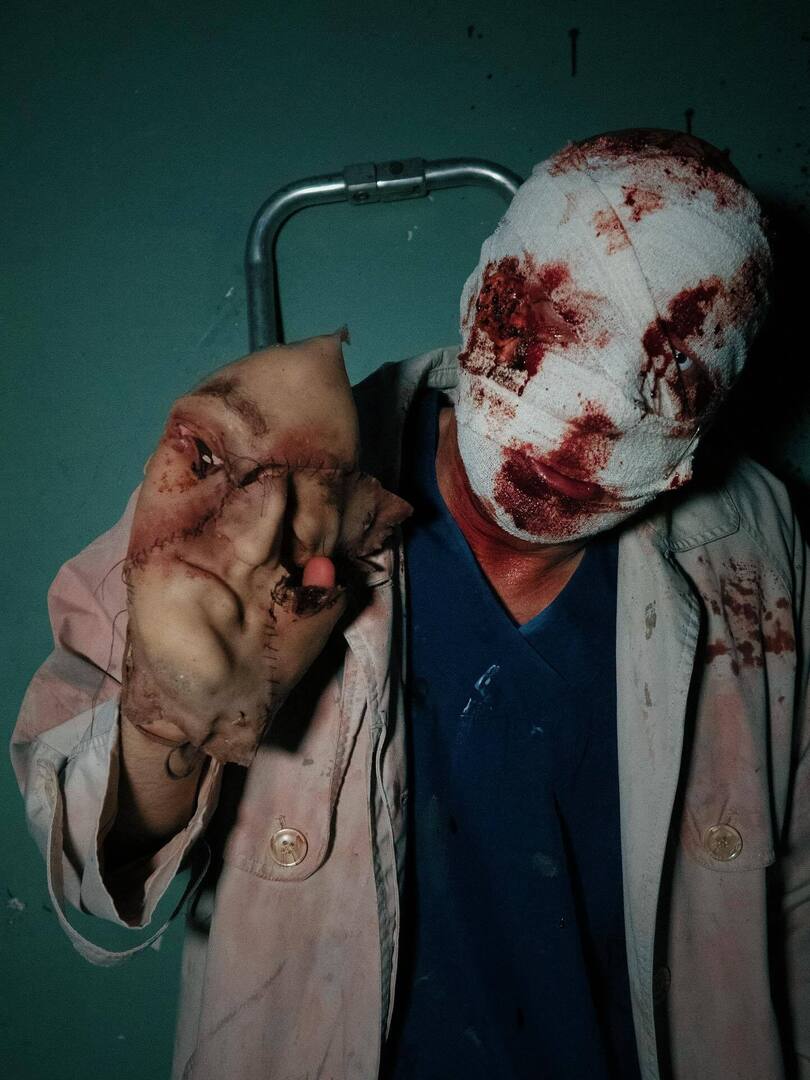 spookersnz's tweet image. Skin is just wrapping paper. Some people can’t wait to see what’s underneath 👹 Open tonight from 8pm come on and see our beautiful, beautiful faces! 

#spookers #makeupsfx #halloweenmakeup #halloween2025 #halloween #hauntedattraction #scareactor instagr.am/p/DOwxxtQEpYP/