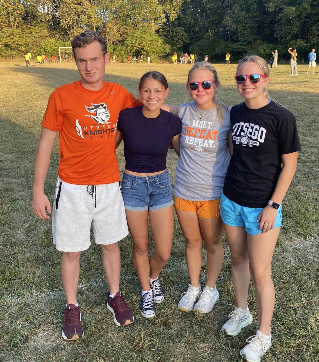 OtsegoKnightsCC's tweet image. 45 of our youth runners competed tonight at the BG Montessori Invitational! Great runs by everyone and thanks to Brooke, Jae, Kate, and Caleb getting them warmed up and cheering them on!