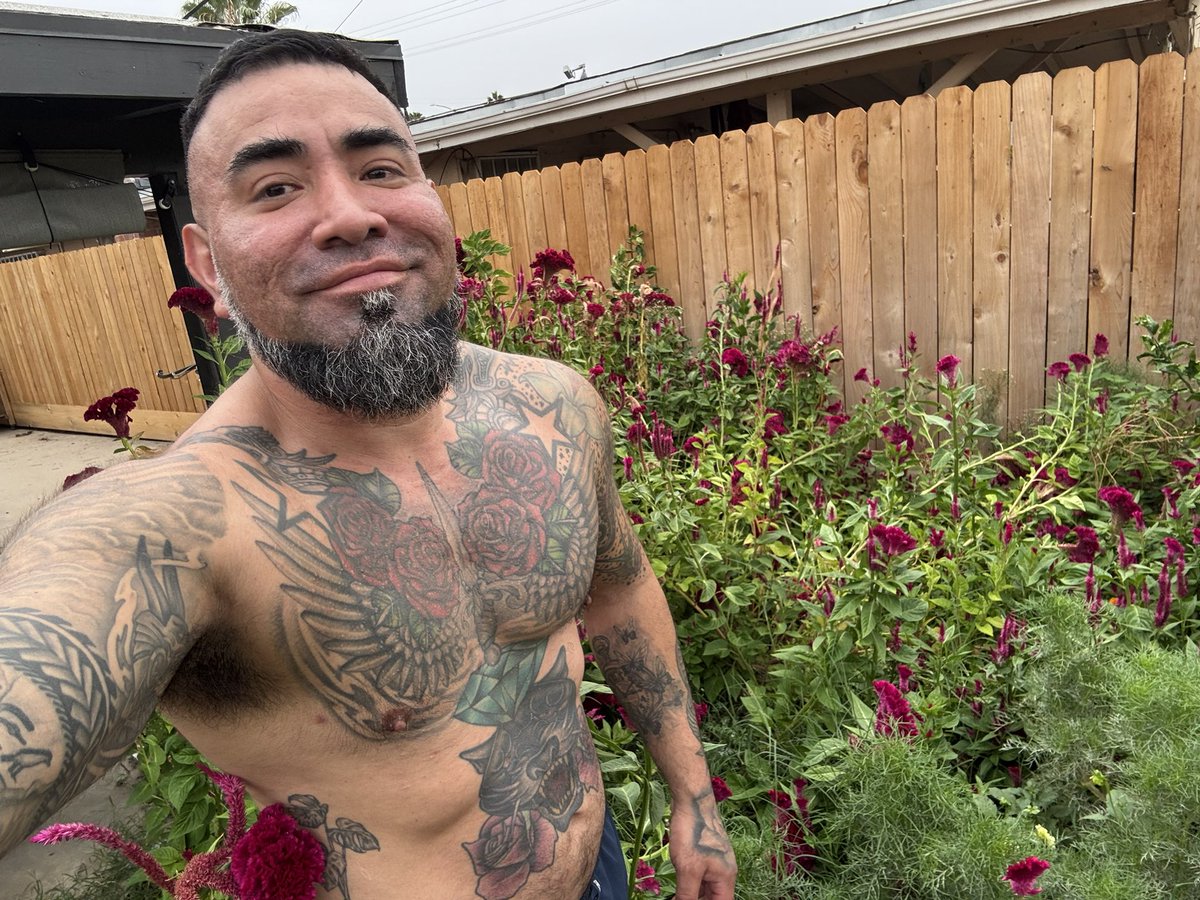 Bionicguy21's tweet image. In the garden 🪏 and