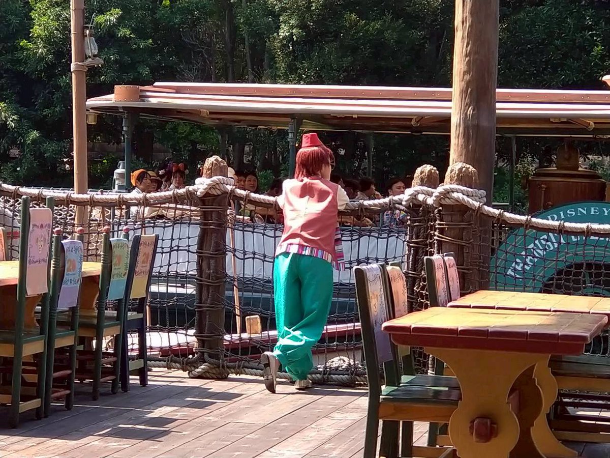 ⁉️⁉️⁉️⁉️⁉️⁉️⁉️⁉️
い、いや、わたしか！？わ、わたし！？
ミゲルズで意外と涼しい〜ってスチーマーライン眺めてたのだけれど、ﾜ、

こんなかんじに