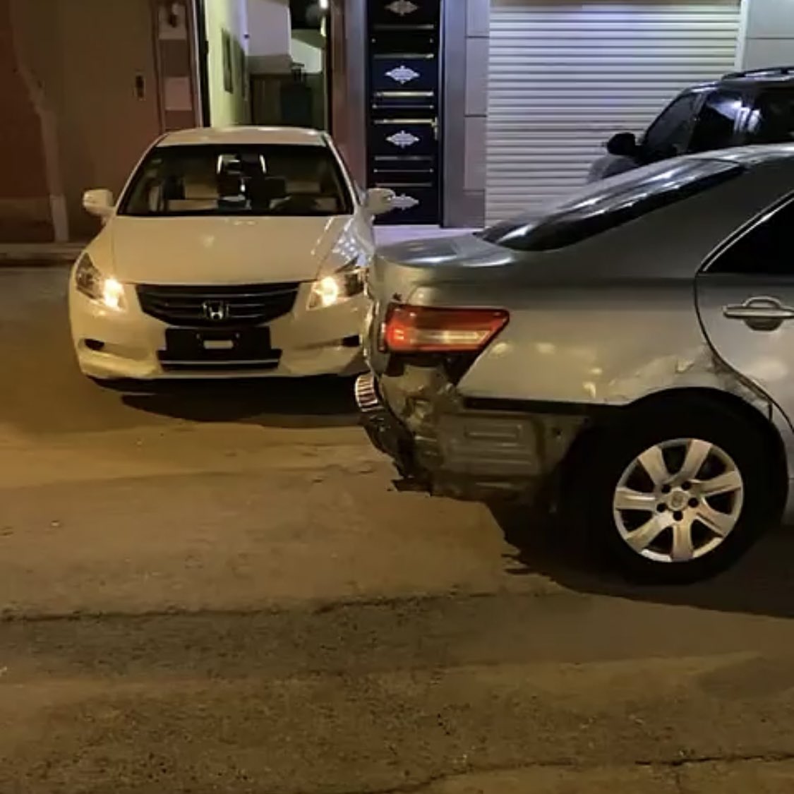 حنا فقدنا منهو أغلى من الروح 
لكن عشنا عقبهم ، غصب عنا 

هذي هي الدنيا مسرات وجروح 
محـدٍ يحـقق ، كـل ماهــو تمنا .