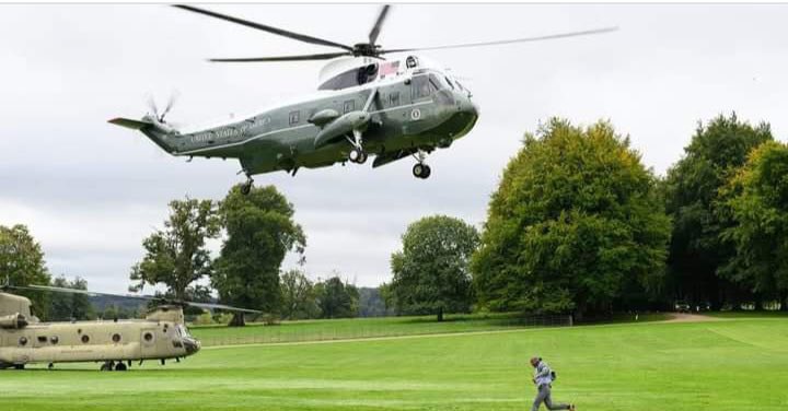 RonallChersan's tweet photo. 🔴 Breaking ! เฮลิคอปเตอร์ Marine One ที่มี “โดนัลด์ ทรัมป์“ อยู่บนเครื่องต้องลงจอดฉุกเฉินระหว่างทางหลังพบปัญหาเกี่ยวกับระบบไฮดรอลิก ในขณะที่อยู่ระหว่างเดินทางเยือนอังกฤษ

🔴มีรายงานว่า ”ทรัมป์“ ต้องเปลี่ยนไปขึ้น ฮ. อีกลำแทนเพื่อไปขึ้น Air Force One ล่าช้าจากกำหนดเดิม 20 นาที https://t.co/sbEKDMYngZ