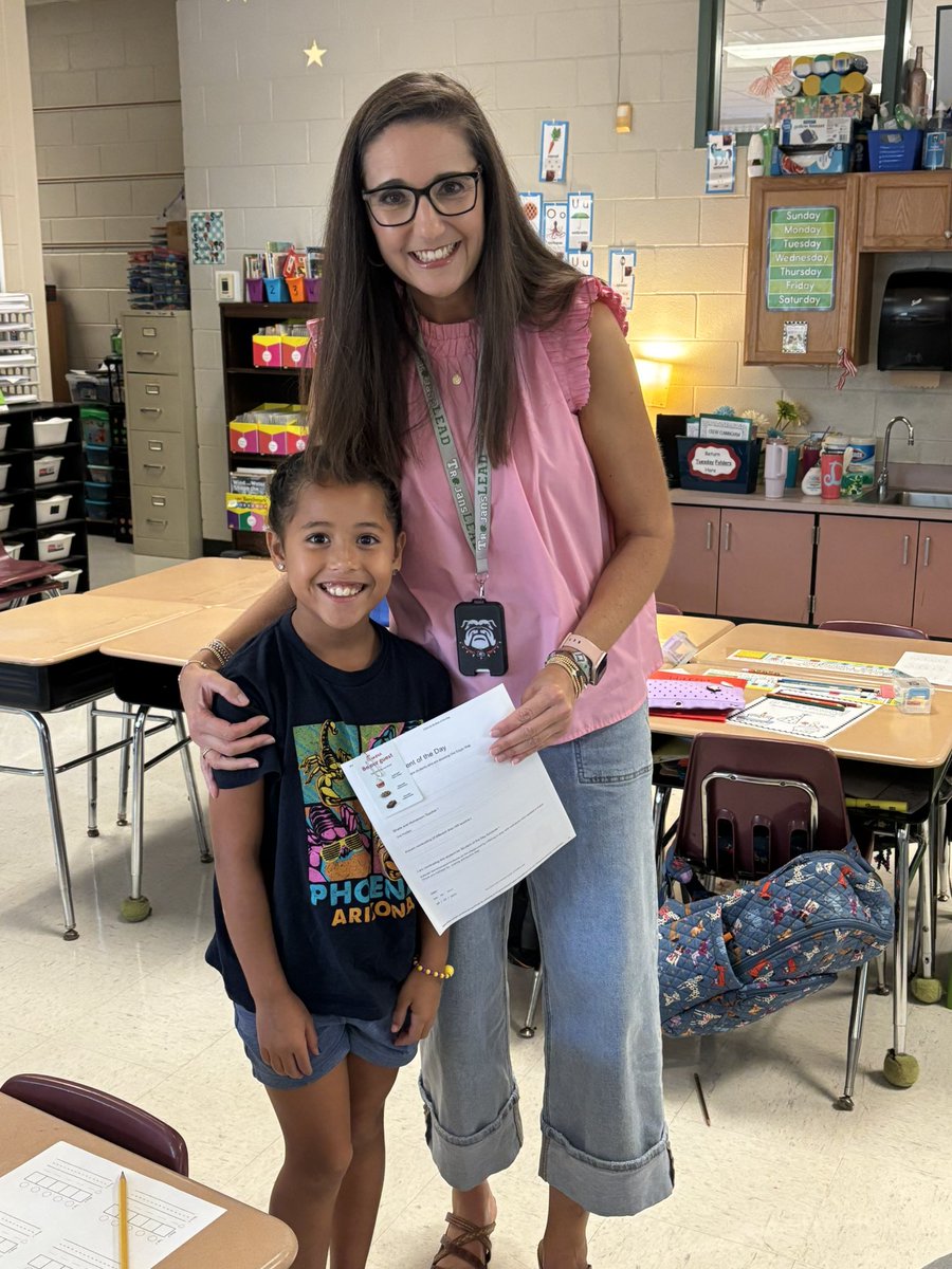 jenny_westbrook's tweet photo. Her smile says it all! ๐๐๐@MVESGainesville @DeenaH448 #congrats #StudentoftheDay #TheTrojanWay @Hall_Schools https://t.co/1ld4xkUkOP