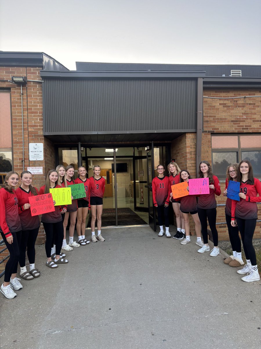 MathWithMsBretz's tweet image. START WITH HELLO WEEK ~ Volleyball welcomed in students and staff today 🏐🤩👋 lots of smiles and laughter!