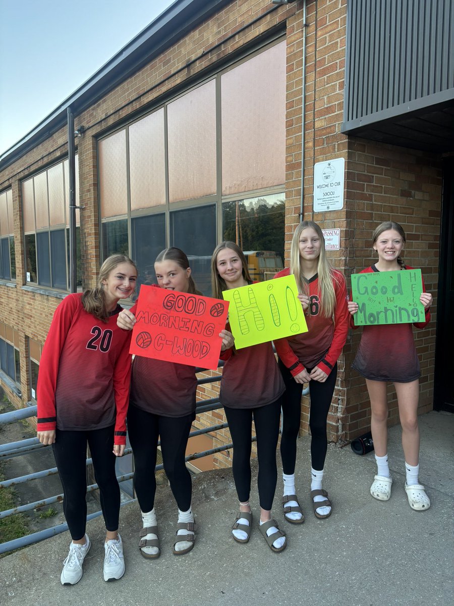 MathWithMsBretz's tweet image. START WITH HELLO WEEK ~ Volleyball welcomed in students and staff today 🏐🤩👋 lots of smiles and laughter!