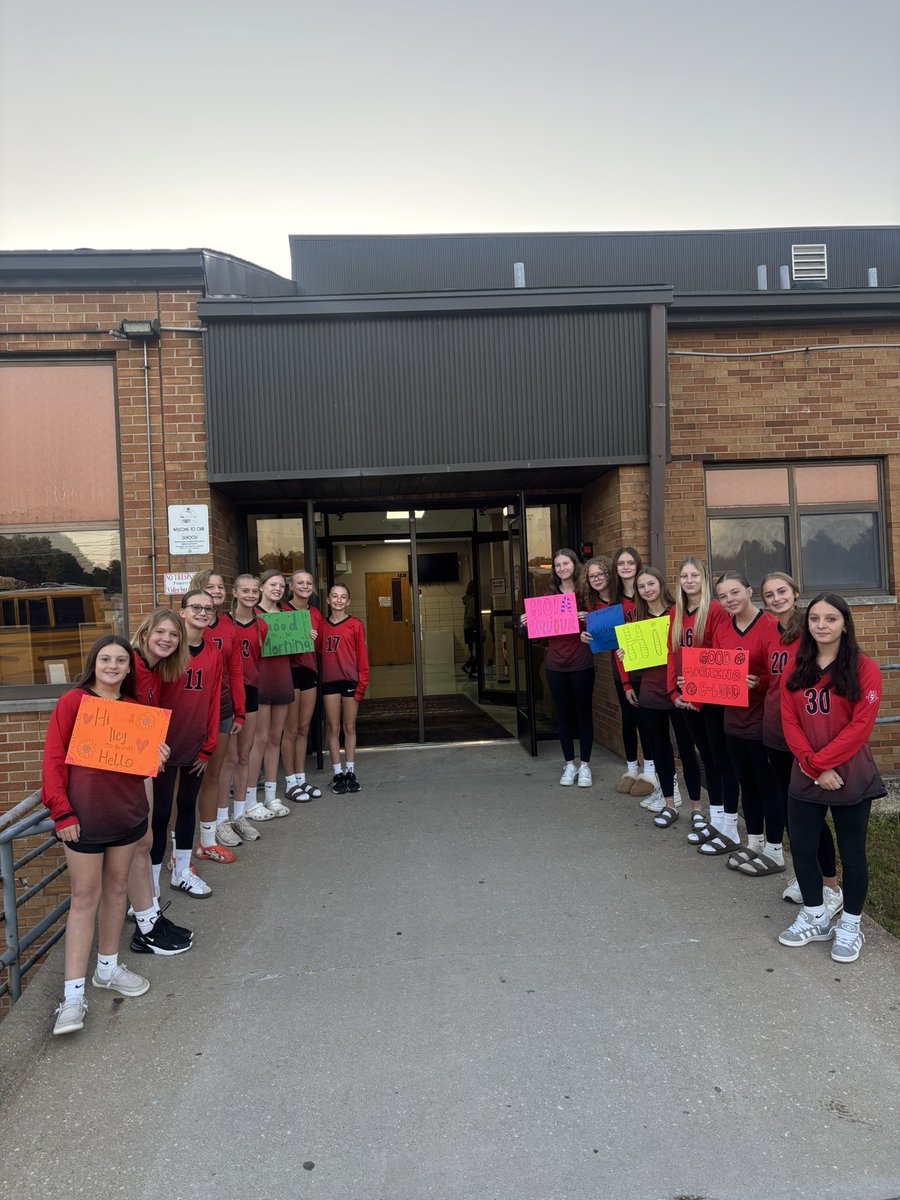 MathWithMsBretz's tweet image. START WITH HELLO WEEK ~ Volleyball welcomed in students and staff today 🏐🤩👋 lots of smiles and laughter!