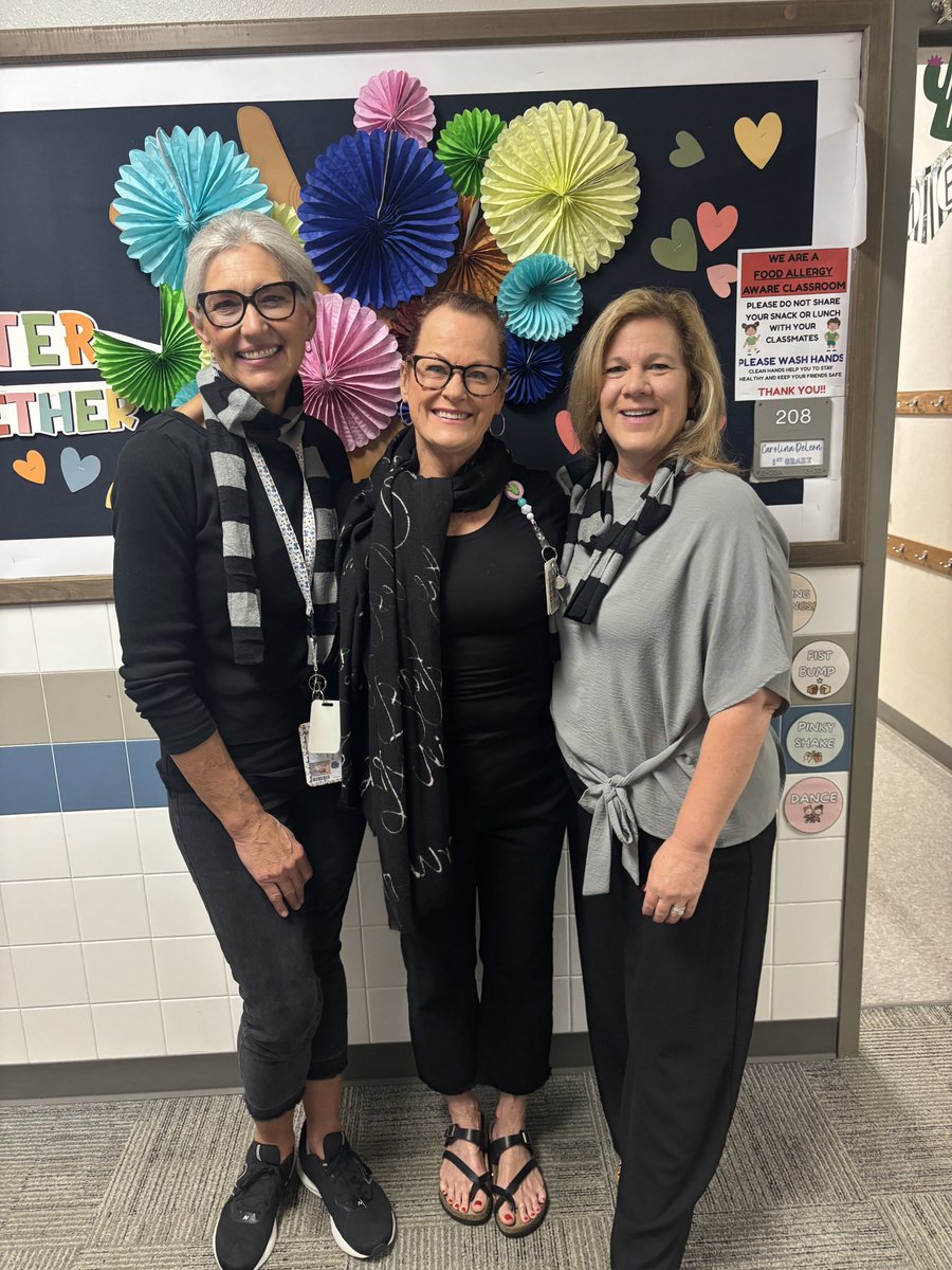 SpradleyElem's tweet photo. #MinionTakeover @SpradleyElem #RockHillPride @RockHillHS https://t.co/m2M6HaByLZ