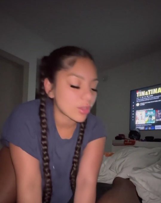 vildan293x's tweet image. &quot;my dad isnt home come over&quot;
Thread 🧵