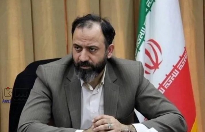 ÚLTIMA HORA: El ex vigilante iraní del uso del hijab, Reza Seghati, quien repartía latigazos a mujeres por vestir de forma inapropiada, ha sido condenado a 100 latigazos y al exilio tras ser descubierto en un acto sexual con una persona del mismo sexo.