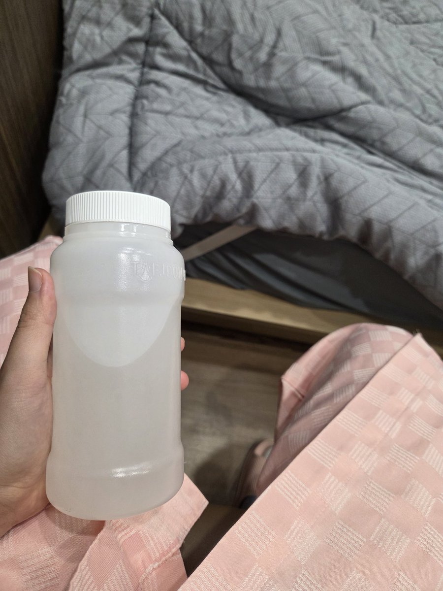 ryuin123's tweet image. 대장내시경 받아야하는디 장세척이 다 안돼서 이 맛없는걸 또 먹고 있음..