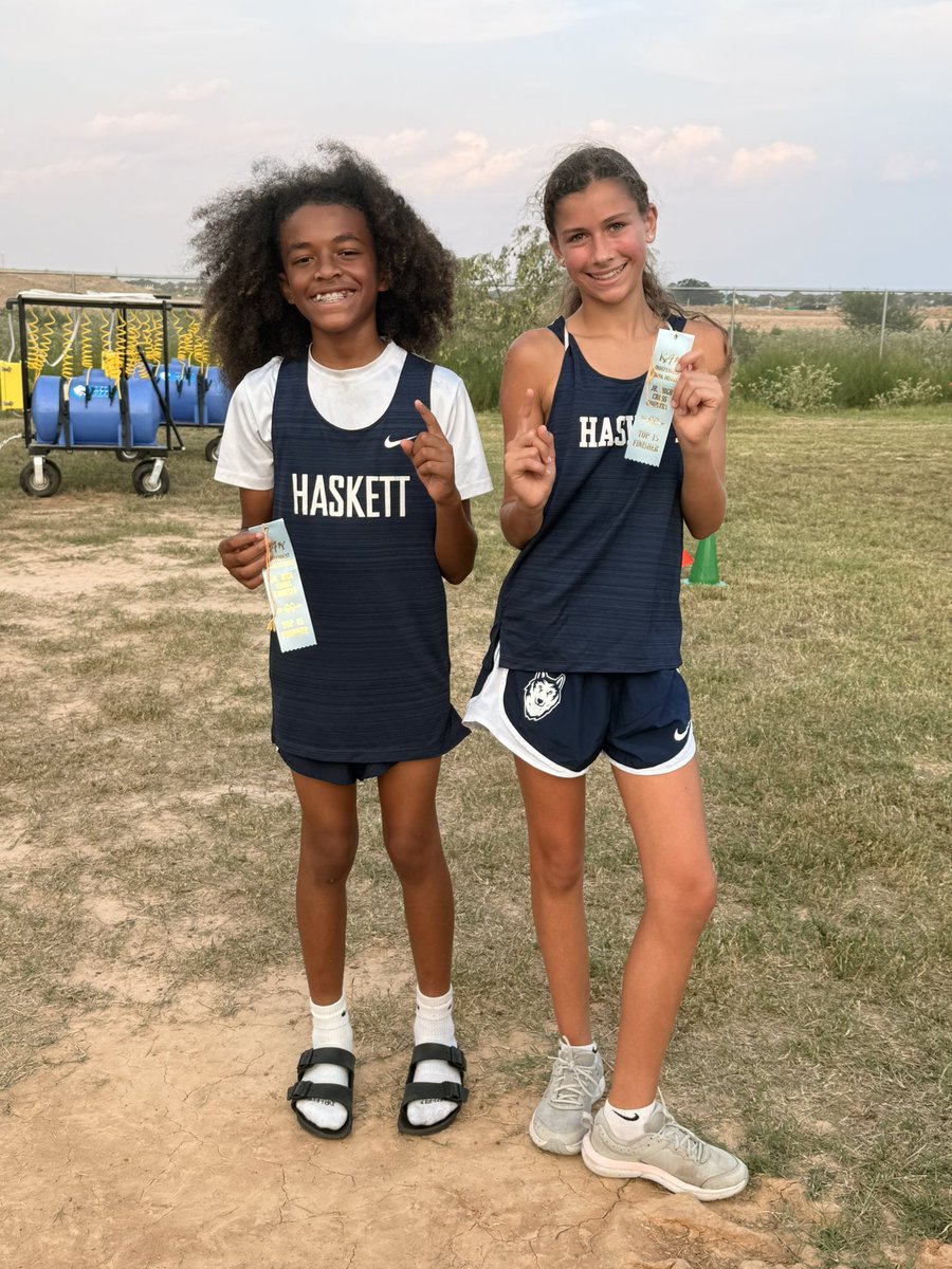 MrsMWilliams5's tweet image. Extremely proud of these kiddos tonight! Not a PR, but definitely brought home some ribbons! #WeAreHaskett #CrossCountry @HJH_Athletics @HaskettJH