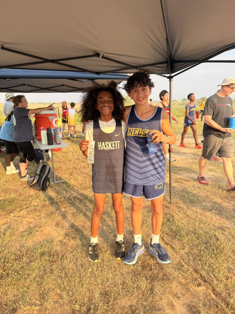MrsMWilliams5's tweet image. Extremely proud of these kiddos tonight! Not a PR, but definitely brought home some ribbons! #WeAreHaskett #CrossCountry @HJH_Athletics @HaskettJH