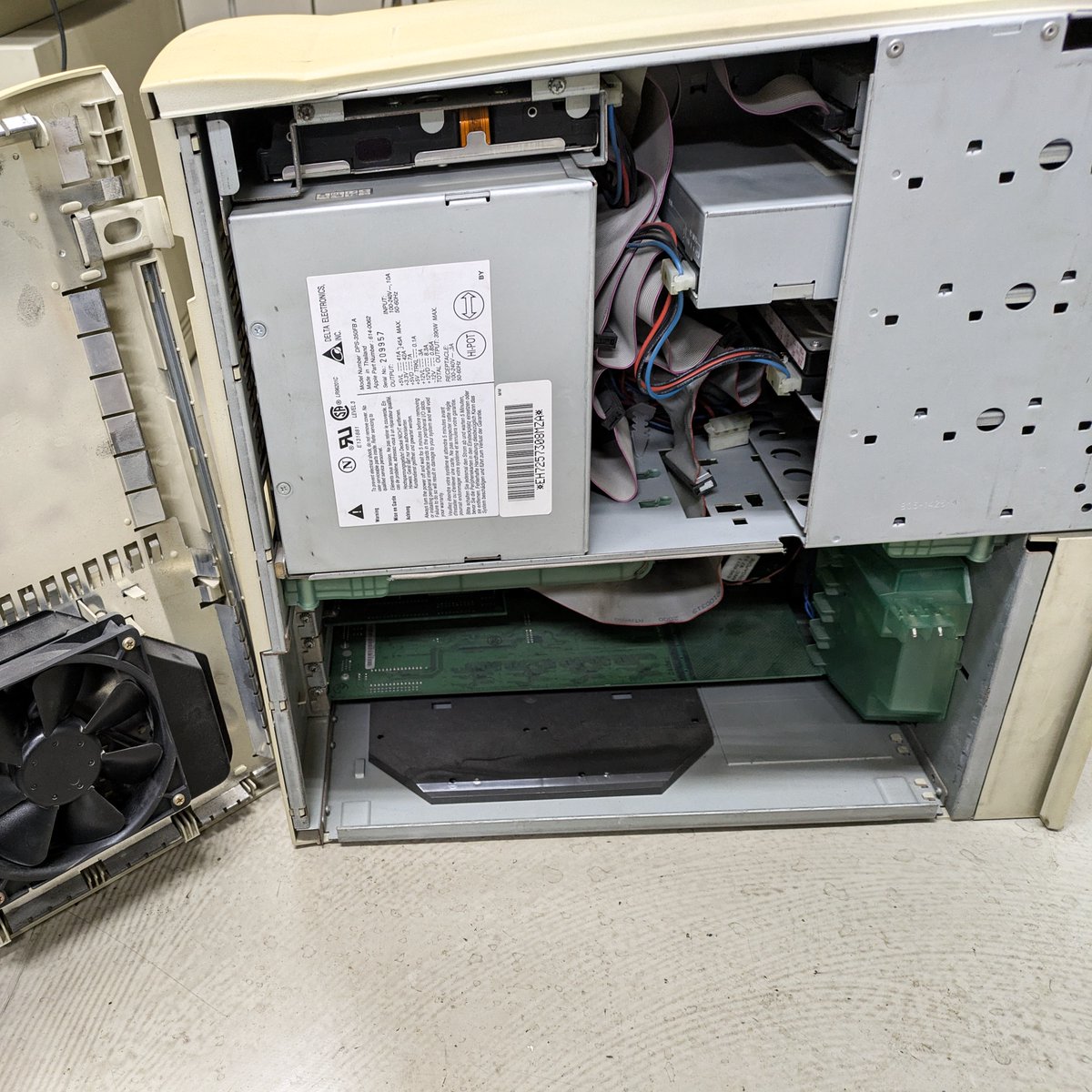 nippon_label's tweet image. #PowerMac がついにトラブル発生💻❓

起動したら「？」マークが🫢

ドラムスキャナ用の大事なアプリ入りMac
まだまだ現役でいてほしい！

別の1台で起動できたけど
少し不安は残ります…

これもヴィンテージMacならではかも?🍏

▼オリジナル商品はこちら▼
🍏ポンベル ▶︎ nlp.theshop.jp