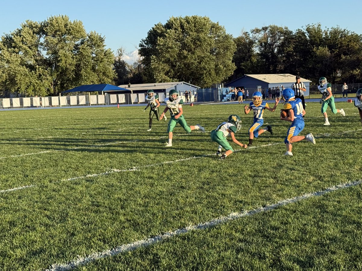 Pratt_LibertyAD's tweet photo. Greenbacks from LMS had a nice rebound from last week as they traveled to Nickerson to take on Reno Valley.  8th grade won 20-8 and the 7th grade dominated the 5th quarter!!!  GG!! https://t.co/zfwHxpRK16