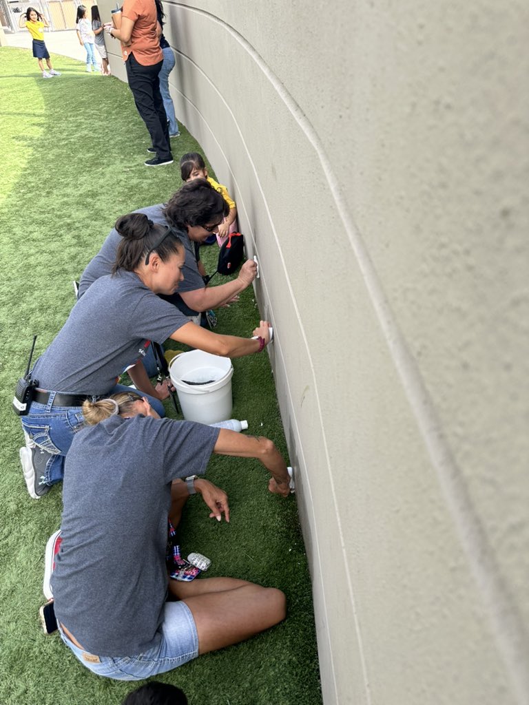 KathrinMann12's tweet image. Love my team no matter what we do - we do it together ❤️ helping our custodians #CTEHeartAtWork