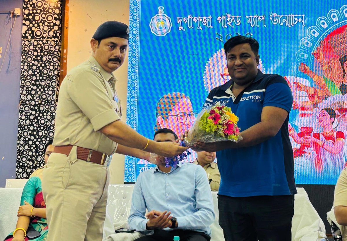 DrSaptarshitwit's tweet image. পুজোর আগে সকলের সুবিধার্থে উন্মোচন করা হল পুজোর গাইড ম্যাপের। পাশাপাশি পুজোর অনুদানের চেক তুলে দেওয়া হলো পুজো কমিটি গুলির হাতে৷ উপস্থিত সকলকে জানাই আন্তরিক শুভেচ্ছা।  

#meeting #durgapuja2025 #chequedistribution #guidemapreveal #basirhat #MLADrSaptarshiBanerjeeOfficial