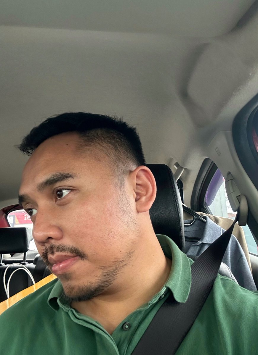 Lupa belum cukuran, kumis acak2an