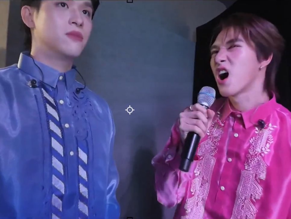 เหมือนสไมล์กับนีออนน่าเลยย