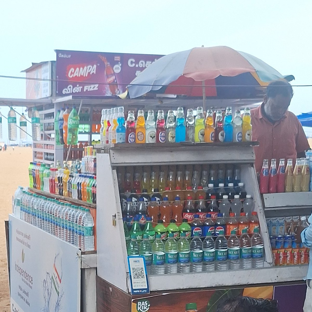 arvindkkalyan's tweet image. bought #hindustanbeverage #limca softdrink at a vendor in Chennai marina beach. The cap came off easily &amp;amp; the limca softdrink tasted like soap water . Was sure its adulterated &amp;amp; threw the bottle with content. Not the 1st time 

@chennaicorp @chennaipolice_ @UpdatesChennai