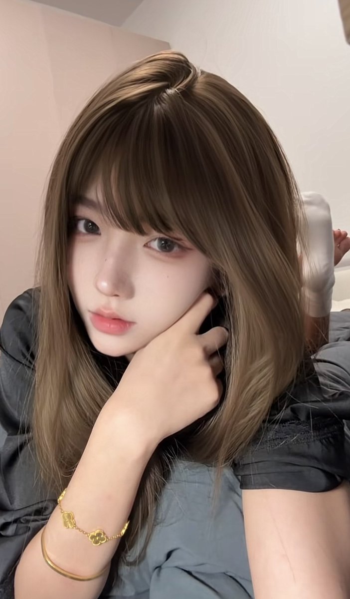 小狗跪在我身后 把妈妈脚舔干净～
 #女王 ＃原味