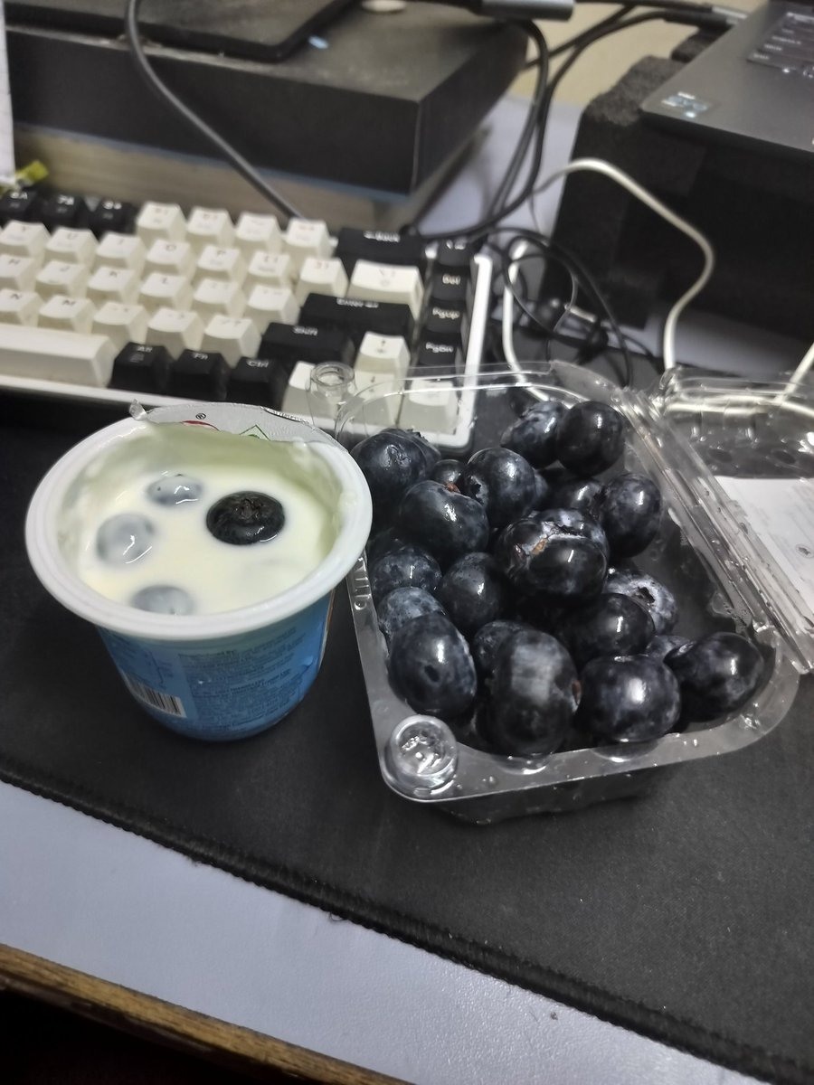 Sarthak_Sama's tweet image. Today I ate fruits worth 650 for breakfast. 

10/10 experience.