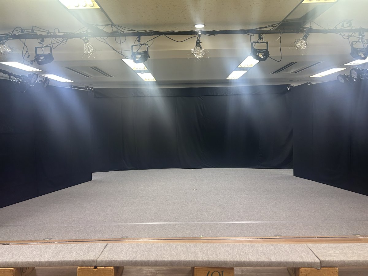 芸術の秋ですね！SAY YOU LABでは今週から3週にわたり、朗読・演劇発表会を行っております。写真はレッスン室のビフォーアフター。公演の様子は後日XとInstagramにて更新予定ですので、公式Instagramも是非フォローお願いします！

【Instagram】instagram.com/sayyoulab/

#声優 #養成所 #アミュレート