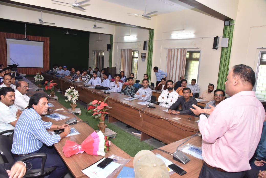 diindore's tweet image. Organized IPR awareness programme on 18.09.2025 in Betul in association with DTIC Betul and District aydhyogik Sangh Betul.Sh Nilesh Trivedi Assistant Director MSME-DFO INDORE Government of India Ministry of MSME has Delivered a talk on Trademarks,Copyright,