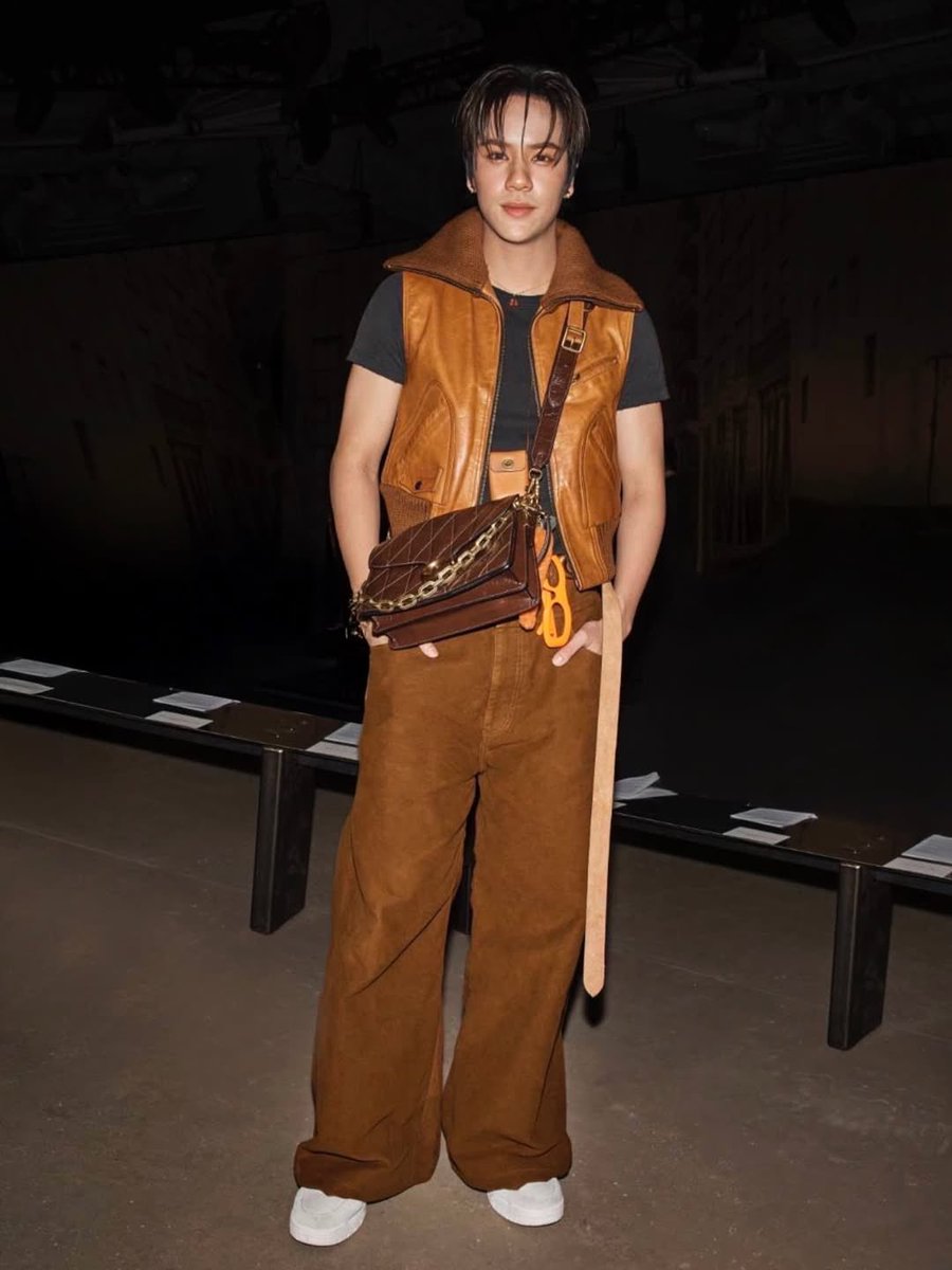 nanonsg's tweet photo. Nanon is rocking all the headlines! 😍🔥
NANON COACH SPRING26 NYFW
#CoachSpring2026 #NYFW
#CoachNY #mynameisnanon
@coach @mynameisnanon https://t.co/zYJ25kbya7
