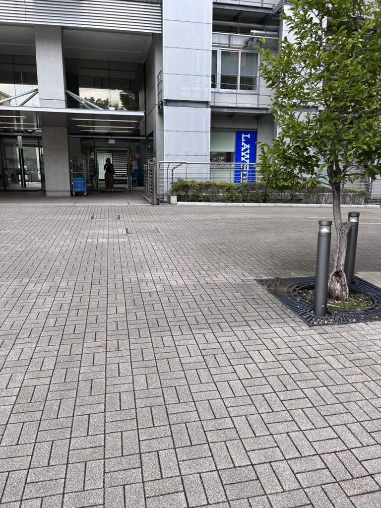 久々に大学来たらローソンできてる！？