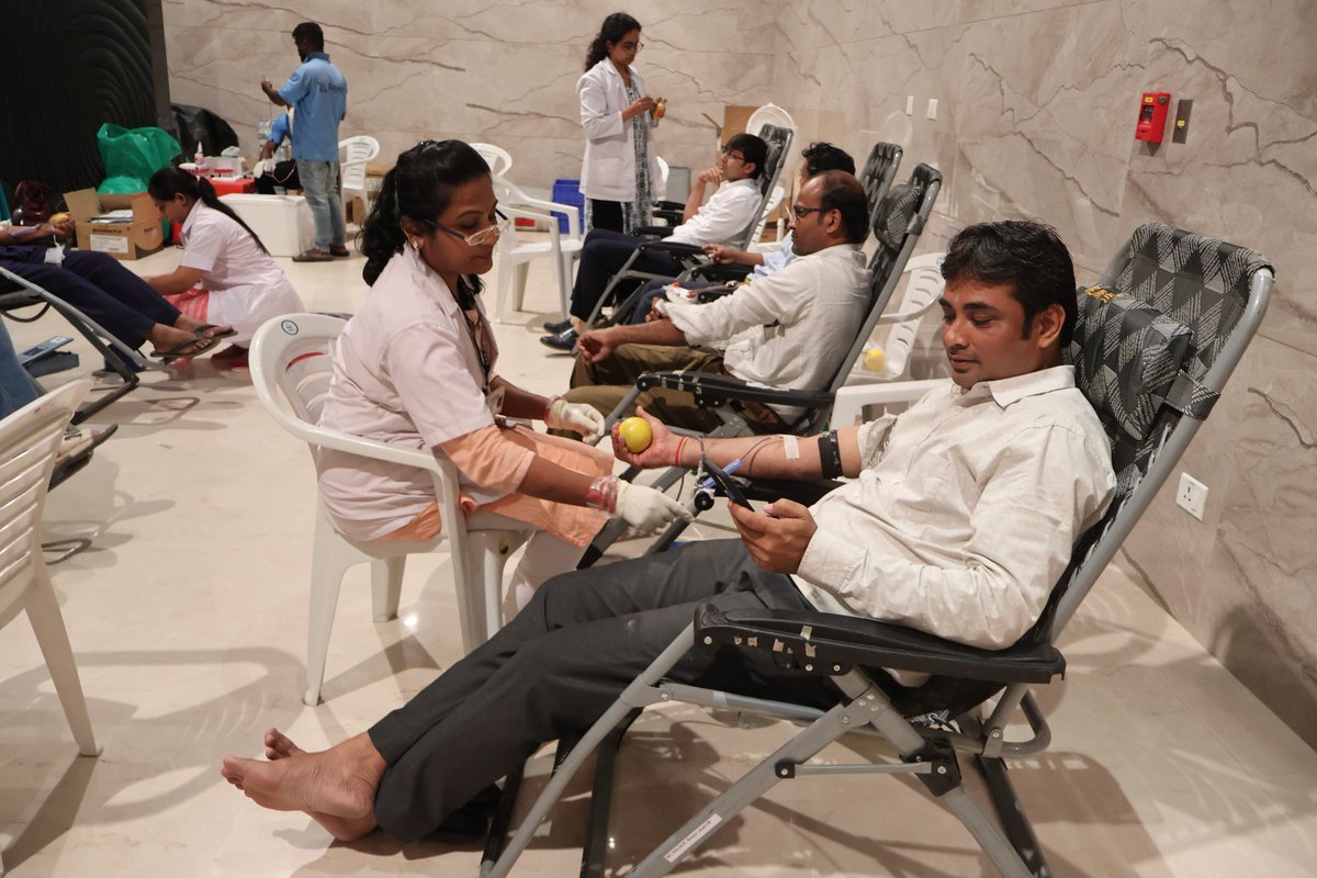 sdbbourse's tweet photo. 135 units of life-saving blood collected at @sdbbourse  Blood Donation Camp on Vishwakarma Jayanti &amp; Hon’ble PM’s birthday!  

#SDB #GJEPC #BloodDonation #SocialResponsibility https://t.co/4beKFAK3BZ