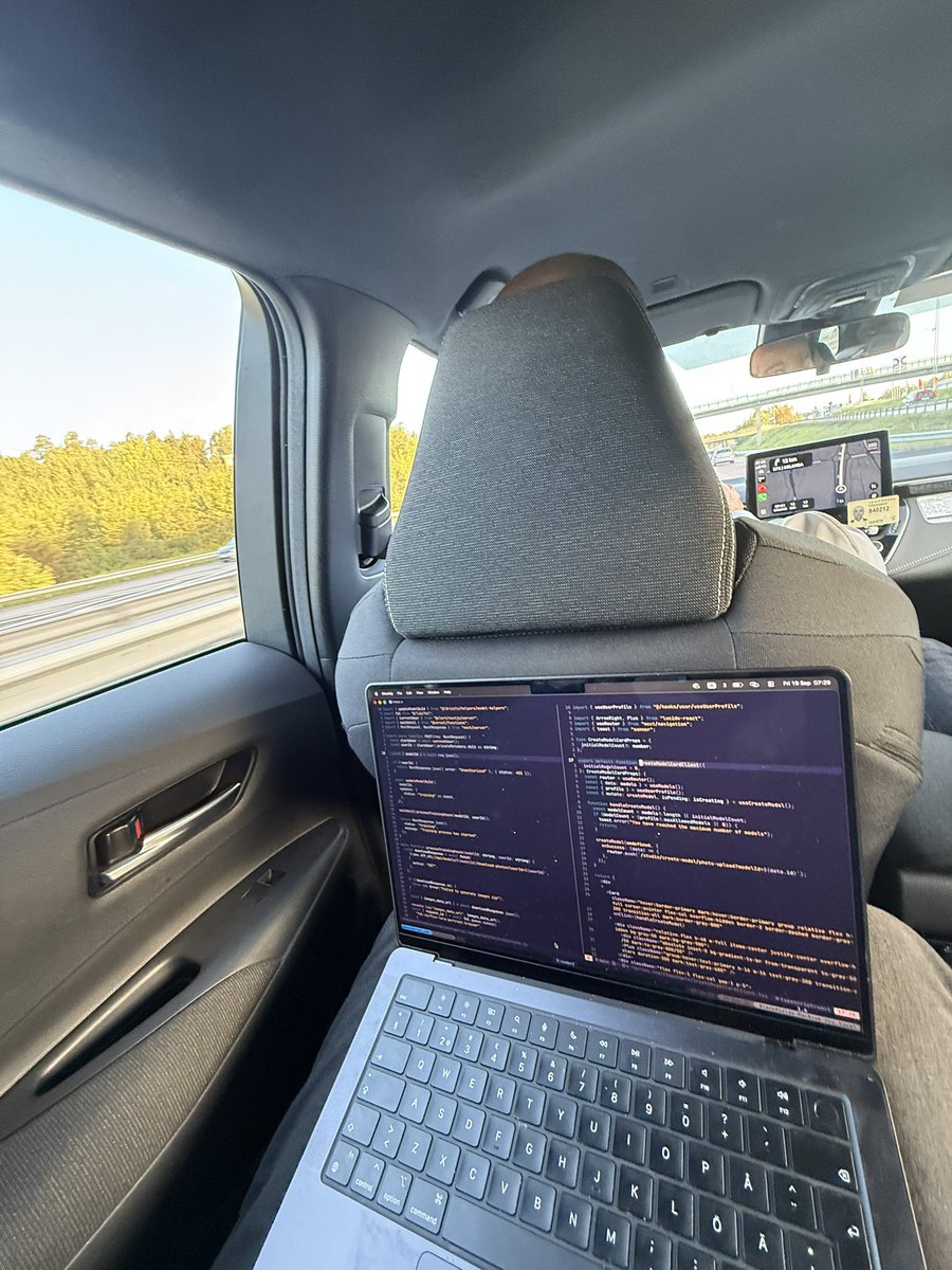 devhe4d's tweet image. Whats stopping you from coding like this?