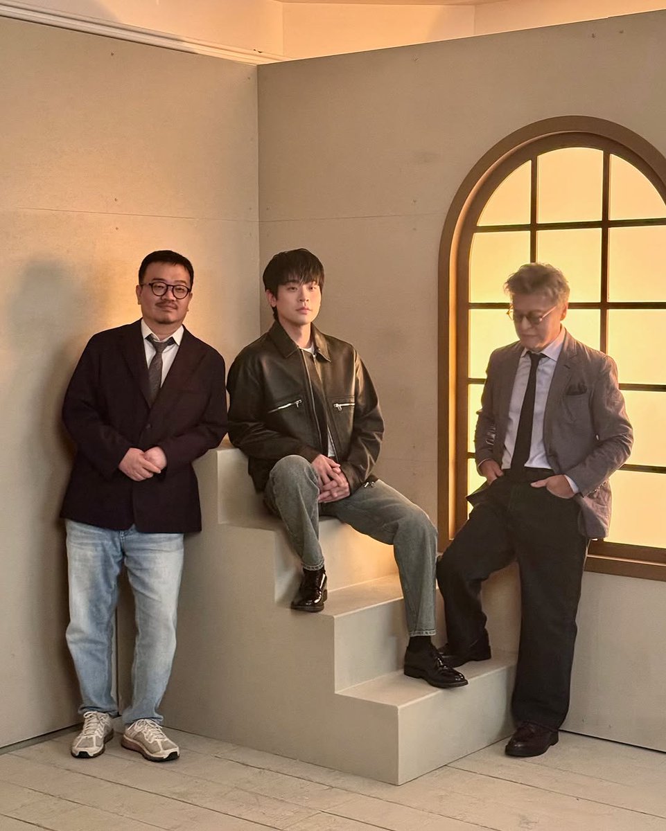 parkboojm's tweet photo. 가죽자켓... (빤-히) https://t.co/ipxQM1iZbr