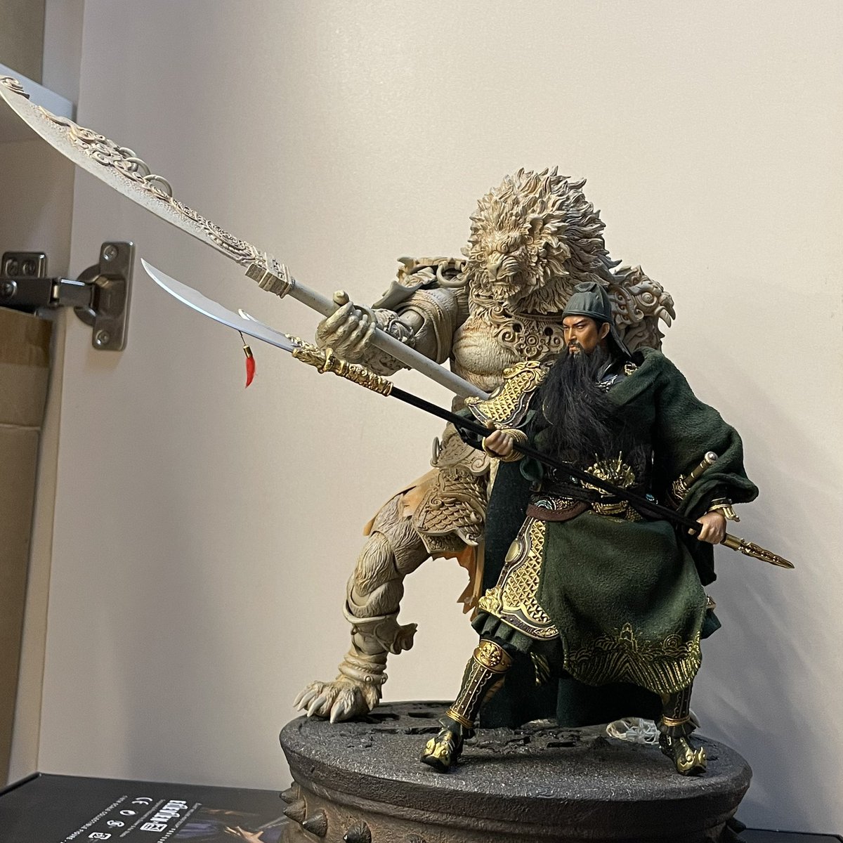 Akeylion (@universechew) on Twitter photo 