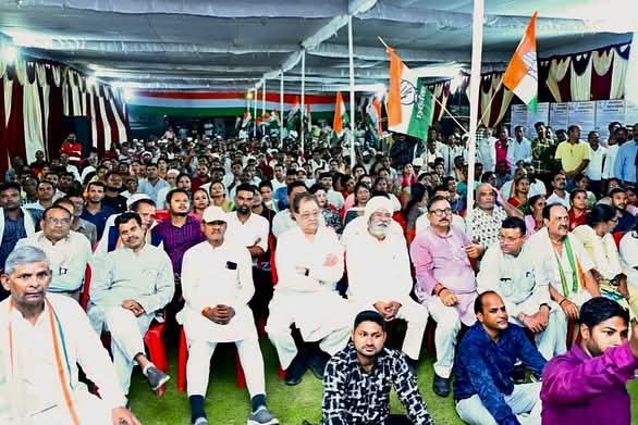 इतिहास गवाह है कि “हस्ताक्षर और मशालें” इंकलाब के आंदोलनों को मजबूती देते हैं ।

ऊर्जा नगरी कोरबा में वोट चोर गद्दी छोड़ अभियान की कड़ी आगे बढ़ी। कार्यक्रम में हस्ताक्षर अभियान चला कर व मशाल रैली द्वारा वोट चोरी के प्रति अपना विरोध प्रदर्शन किया।

#वोट_चोर_गद्दी_छोड़ #जनआंदोलन