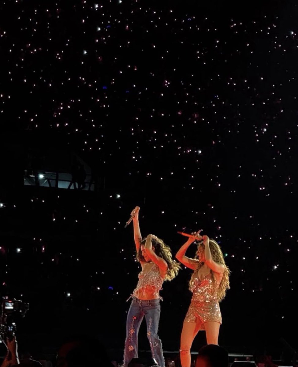 danna y shakira deben de tener colaboración si o si,y que demuestren que son las reinas del pop 🙂‍↔️