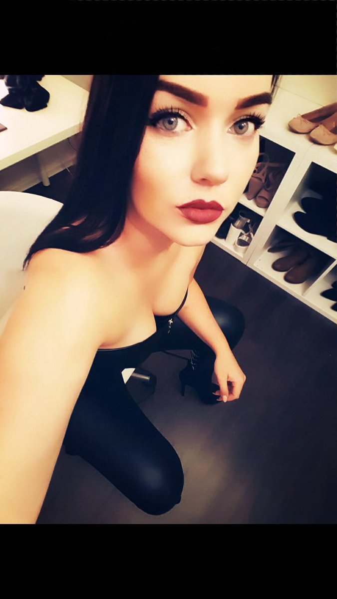 Du bist und bleibst ungefickt bis an dein Lebensende. 
Du glaubst doch wohl nicht wirklich dass du mit deiner Klit da unten Frauen befriedigen könntest. 😏

Es gibt Männer die ficken und bescheren Frauen haufenweise Orgasmen. 

Und dann gibt es dich, du bist geboren um dein Leben