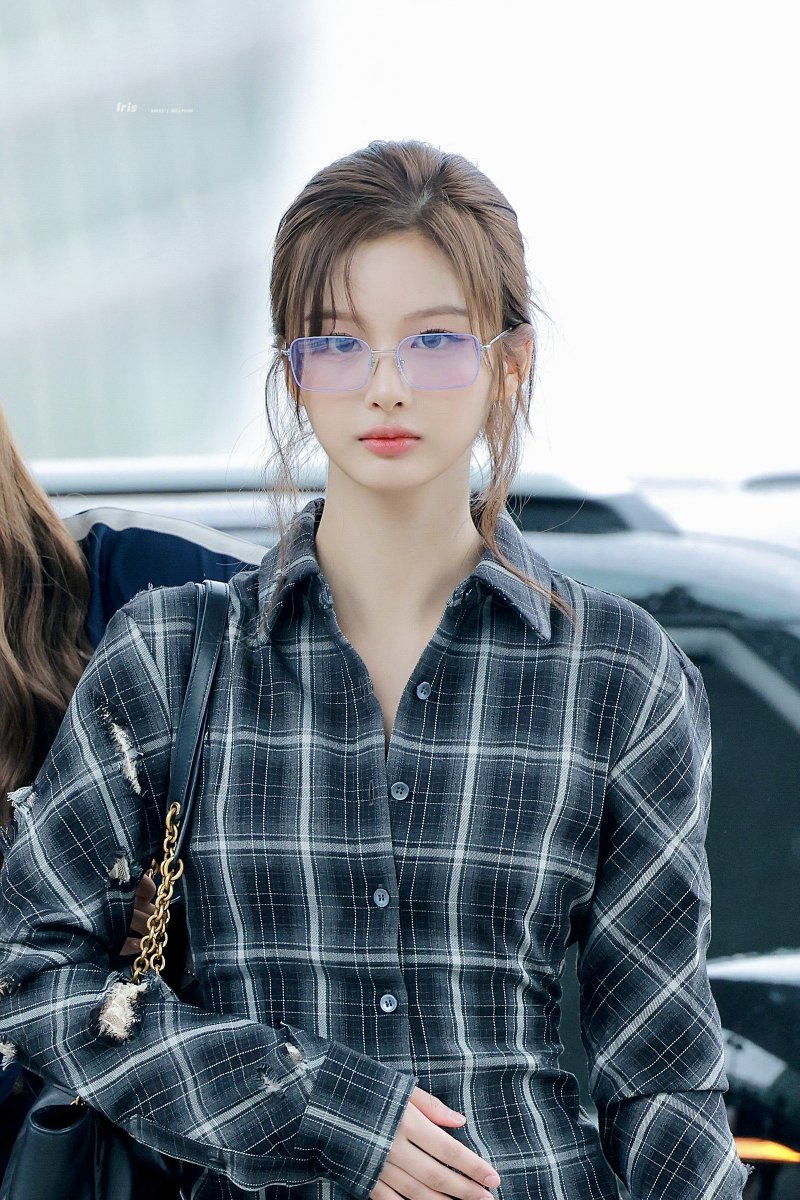 250919 ,,꒰⸝⸝•｡•⸝⸝꒱,,,👓,,,💕
#NMIXX #엔믹스 #SULLYOON #설윤