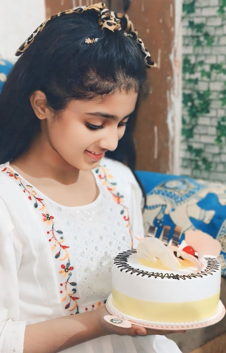 आज हमरे करेजा का जन्मदिन है और हम उससे दूर है | कोई बात नहीं, अगली बार साथ रहूँगा | और हां ! मेरी तरह कमज़ोर नहीं बनना है तुम्हे, बल्कि बहादुर और निडर बनना है | हमेशा तुम्हारे साथ हूँ || माही बेटी तुम्हे खूब आशीर्वाद | Happy Birthday Mahi  ! 🎉🎂🎁💕

#birthday #happybirthday