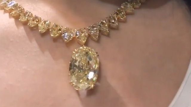 سبحان من سوى العروس
    حلوه وحلاها لامها 
            شُهبّ🥺
<a href="/rrwi_ic/">غُروب</a>