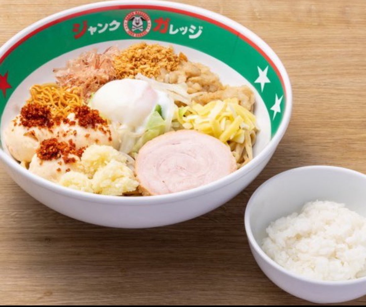 🟧ジャンクまぜそば無料トッピング表🟧

＼無料でここまで楽しめる‼️／
ニンニク🧄 アブラ🔥 チーズ🧀 
エビマヨ🦐辛味🔥ベビースター
カスタムは無限大♾️

次食べるときの参考に💡
保存して“自分だけのまぜそば”を見つけよう😎✨
画像全増しトリプル

#ジャンクガレッジ #まぜそば #無料トッピング