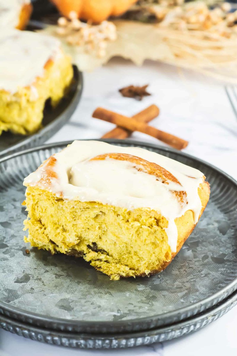 MessForLess's tweet image. Nothing says fall like Pumpkin Cinnamon Rolls! 🍁 Warm, gooey, and packed with pumpkin spice flavor. #PumpkinSeason #Baking #CinnamonRolls messforless.net/pumpkin-cinnam…