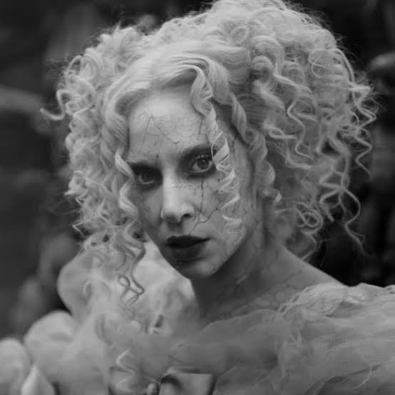 O ano é dela! Lady Gaga ultrapassou a marca de 100 MILHÕES de ouvintes mensais no Spotify, pela 2ª vez na carreira.
