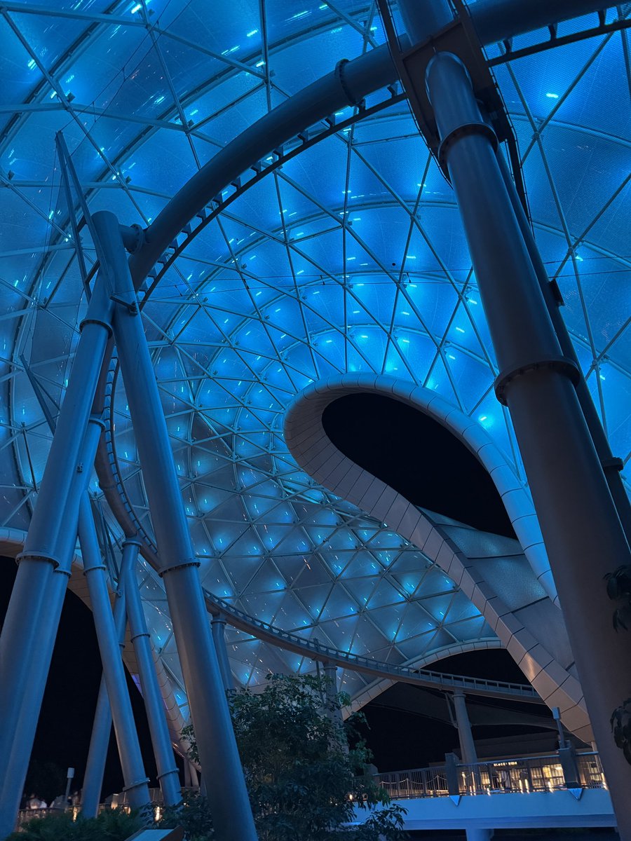 EvanPatel11's tweet image. lol the Tron overlay is not even an overlay. Been standing here waiting for it to go red and it goes red like once every 10 minutes for about 5 seconds and that’s it🤣🤣 photography nightmare