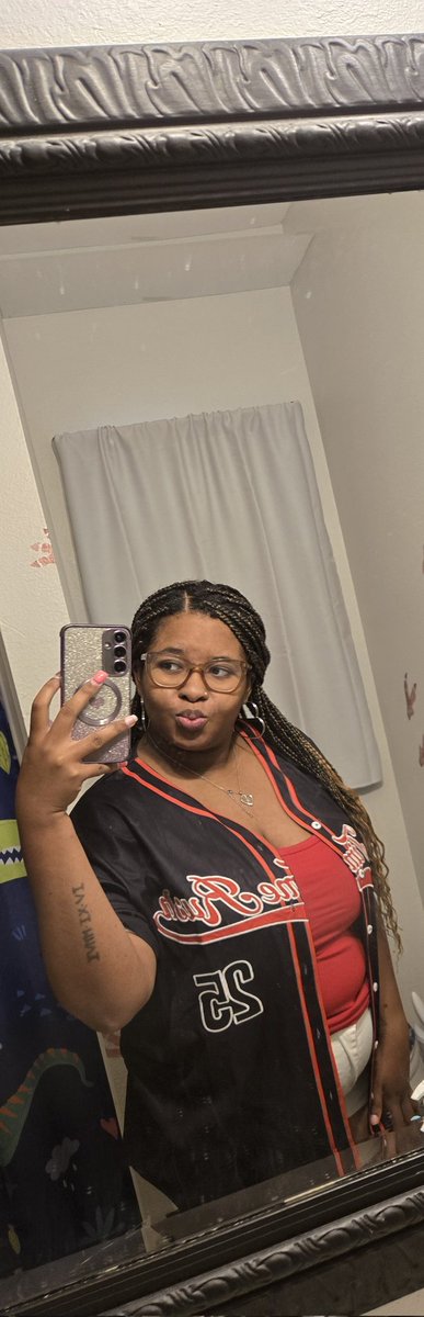 logansbblapbloo's tweet image. I&apos;m a Logan girl, and I am a birthday party manager at a children&apos;s entertainment facility 😁