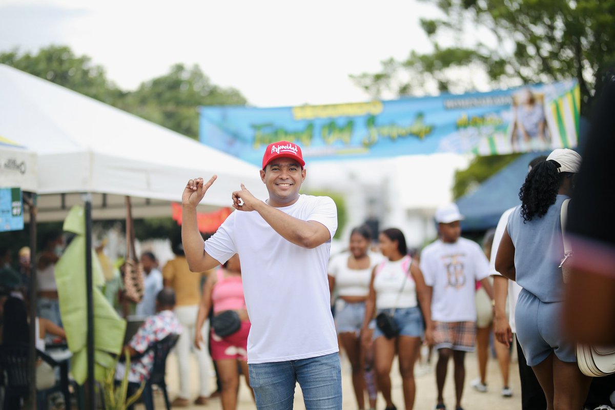 Edimartinezr's tweet photo. 🥘✨ Del Festival del Sancocho pasamos al del Pastel 🎉.
Este domingo celebremos juntos la tradición que hace de Arjona la capital gastronómica de Bolívar. 💛

📍 ¡Los esperamos para saborear nuestra historia y sentirnos orgullosos de lo nuestro! https://t.co/d1v6k0Y58n