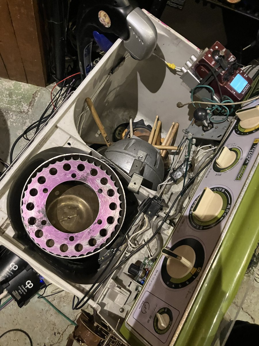 最初から最後までめちゃくちゃカッコ面白かった昨夜の龍宮ナイト。超高密度。

竜巻太郎さんが操縦されていた魔改造洗濯機に衝撃しました。真に笑劇でした。

一楽さんからQUADについてお話しを伺うことができました。主催のわかめさんとは10年振りくらいに会うことができました。本当に感謝。